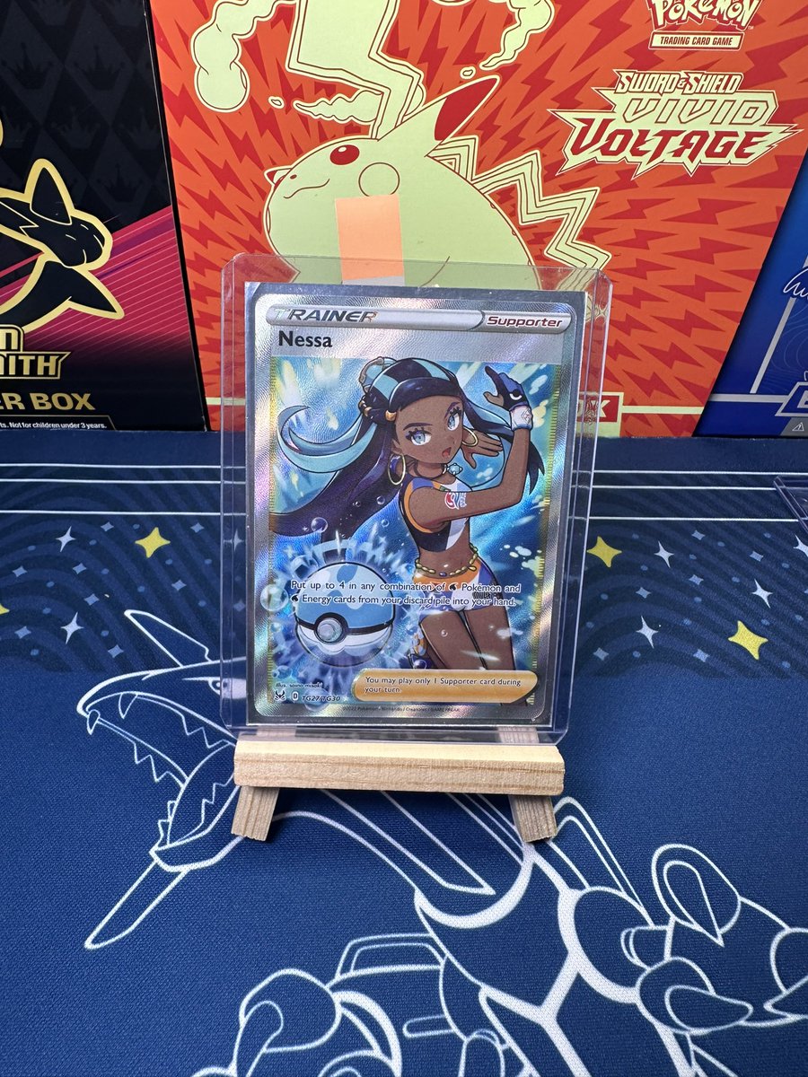 ClayCardManiac's tweet photo. Nessa Full Art Trainer (Ultra Rare) - Lost Origin
💧💧💧

So Happy to finally add this to the collection! 🤩 

One of the best looking Female Full Art Trainer cards in my opinion!

What’s your favorite Full Art Trainer rite now??

#pokemon #pokémon #tcg #cards #tradingcards #art https://t.co/HYfPgwbTvx