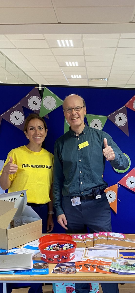 ShonaNYB's tweet photo. 🌟FALLS WEEK🌟thanks for the T-shirts @laura_dyane😎@NHSGGC falls is everyone’s business #TeamPharmacy #ClydeSector @JenCrawfordJHC @ErinW20physio 👀 #ActiveWards @falls_network #ThinkFalls @ElMcl14 https://t.co/pQA3uqGfId
