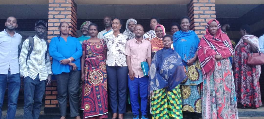 Avega_Agahozo_'s tweet photo. Uyu munsi muri @NgomaDistrict , @NyagatareDistr , @RwamaganaDistr, @Nyamasheke na @RusiziDistrict  hasojwe amahugurwa yatangwaga na @Avega_Agahozo_ ku bufatanye na @NARwanda binyuze mu mushinga #HoranaUbuzimaBwiza agenewe Ababibyi b’Amahoro n'abakangurambaga b'iterambere https://t.co/dVqbZQSp3i