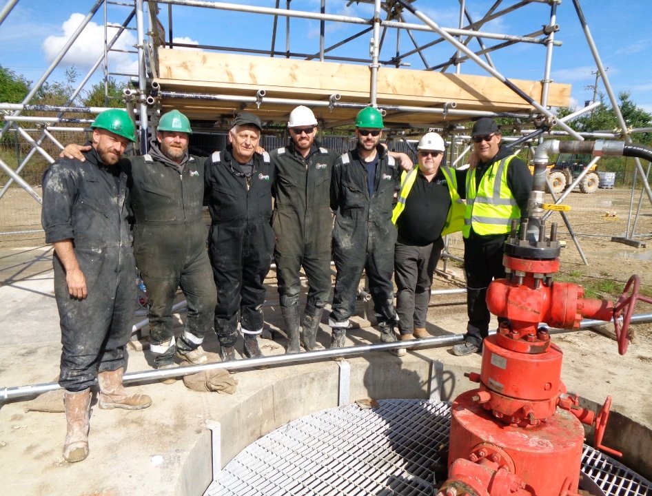 The @CeraPhi Energy team reached a significant milestone, with all #CeraPhiWell tubing installed over 2,000 meters, WellHead Installed and #CeraPhiTru Units ready to start up. 1st Official Site Visitors this week @netzero_tc NSTA #Geothermal #GeothermalEnergy #EnergyTransition