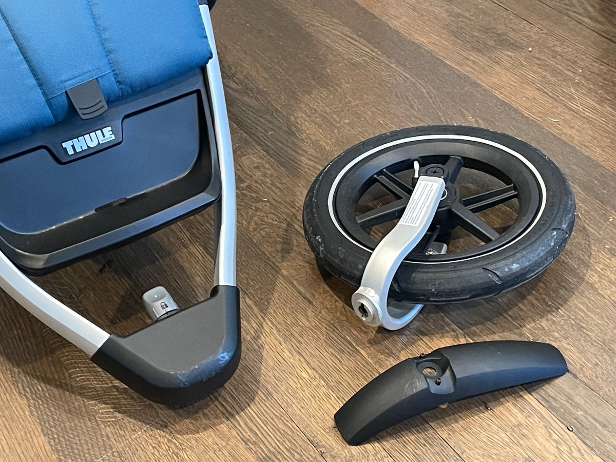 I started using the #Thule #Urbanglider with my 7 month old girl 2 weeks ago. The front wheel randomly fell off! Is it common for wheels to fall off of baby strollers after 2 weeks of use? Have your #Thuleurbanglider #babystroller wheels fallen off? #babysafety #babysafe #baby