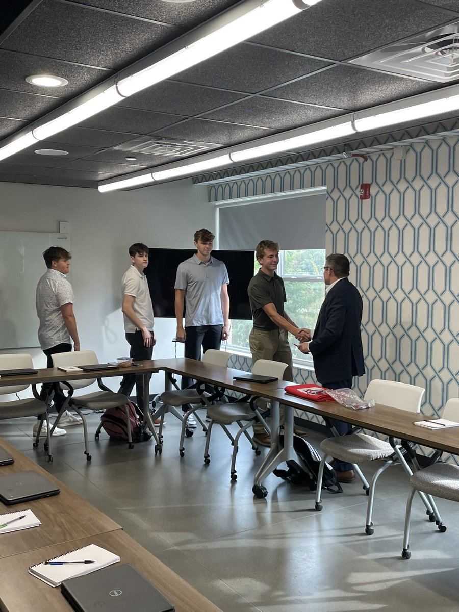CF_CAPSComm's tweet photo. Sending these young professionals off on their community client projects, but not before the CAPS Pinning ceremony! #readytogo #projecttime #CAPSpen #AM https://t.co/k6NEig41Xl
