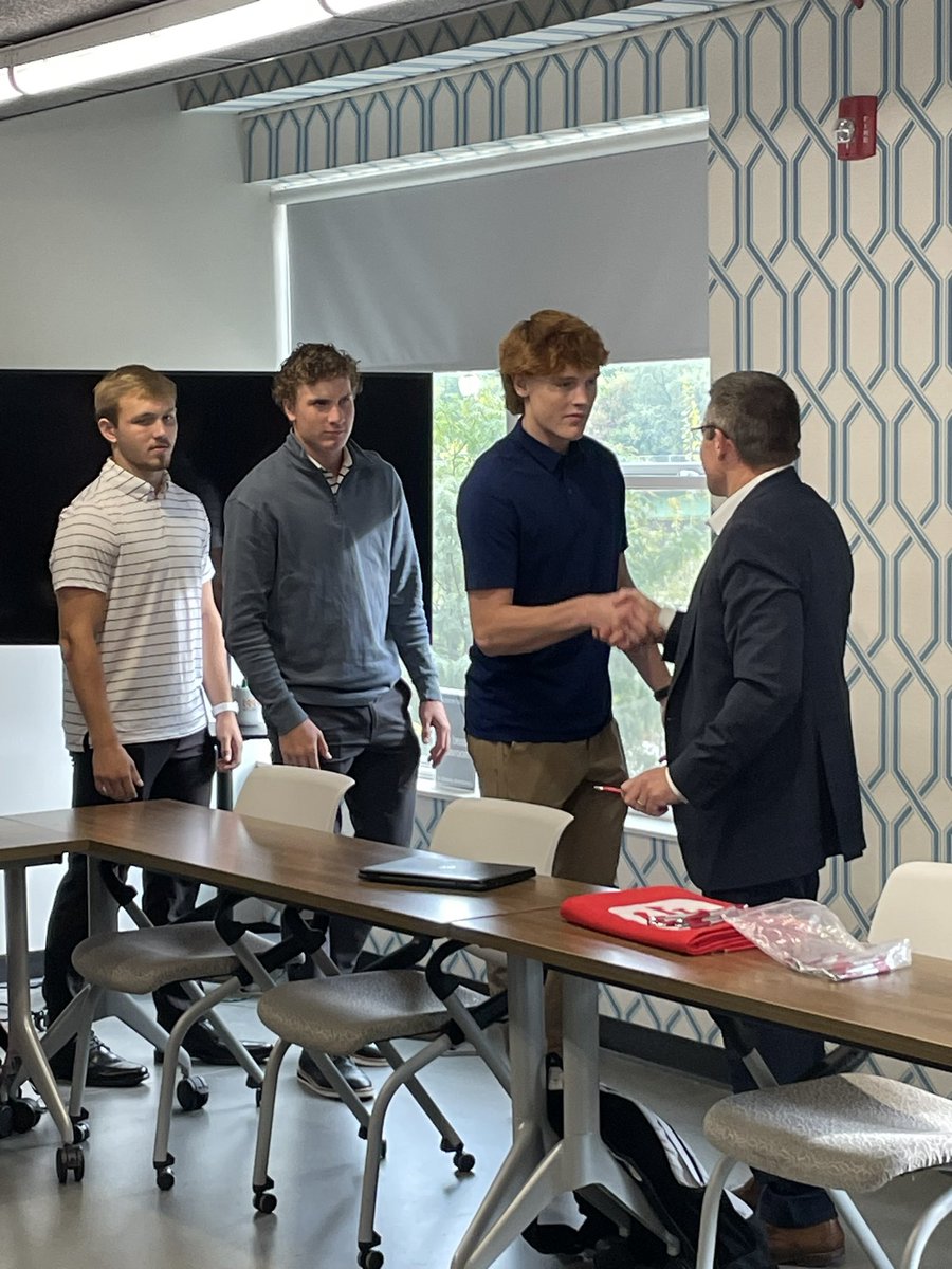 CF_CAPSComm's tweet photo. Sending these young professionals off on their community client projects, but not before the CAPS Pinning ceremony! #readytogo #projecttime #CAPSpen #AM https://t.co/k6NEig41Xl