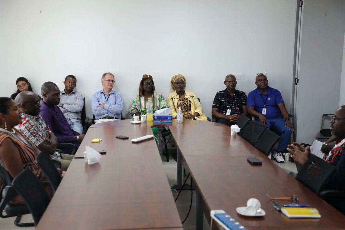 Evariste Habiyambere, nouveau Directeur WV #Sénégal a été présenté au personnel.
Carla Denizard, Directrice Régionale lui a souhaité plein succès dans ses fonctions. 
<a href="/jb_kamate/">Jean Baptiste Kamate (JBK)</a> @VisionduMondeFR <a href="/simelsarr/">Simel Sarr</a> <a href="/azoubig/">🇸🇳 Assane FALL™</a>
<a href="/CTambacounda/">Caritas Tambacounda</a> <a href="/jalybadiane/">Jaly Badiane 🇸🇳🏆⭐</a> <a href="/SenegalCape/">CAPE Sénégal</a> <a href="/kebetu/">kebetu</a> <a href="/WorldVisionWARO/">World Vision West Africa</a>