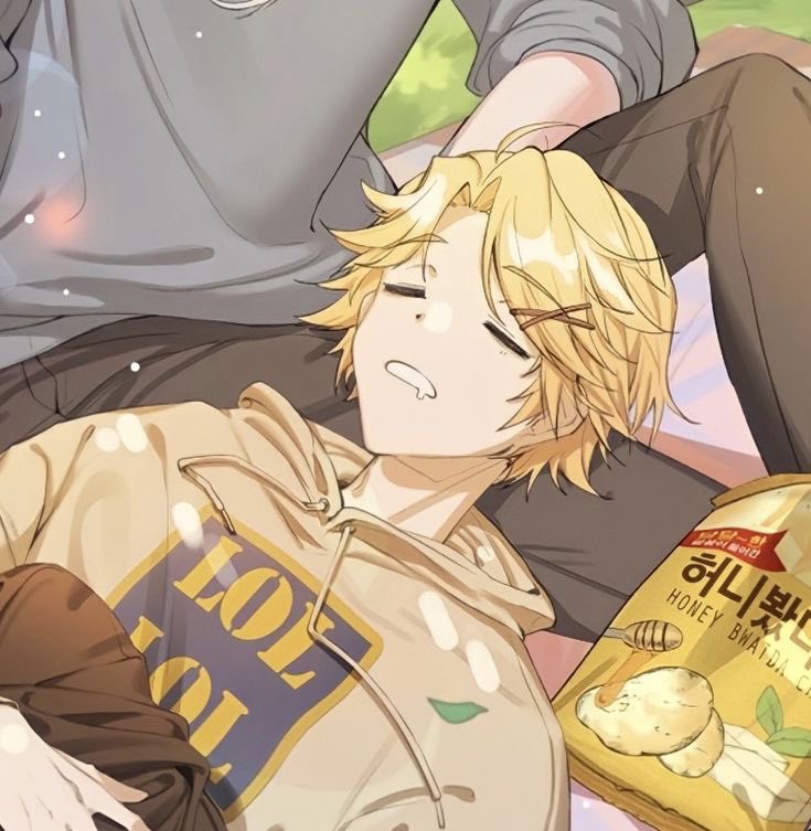 AppleToothNet's tweet photo. Anyone know where to get the LOLLOL hoodie? I want it ;-; #lollol #mysticmessenger #yoosungkim #yoosung https://t.co/vq8wB6a6sK