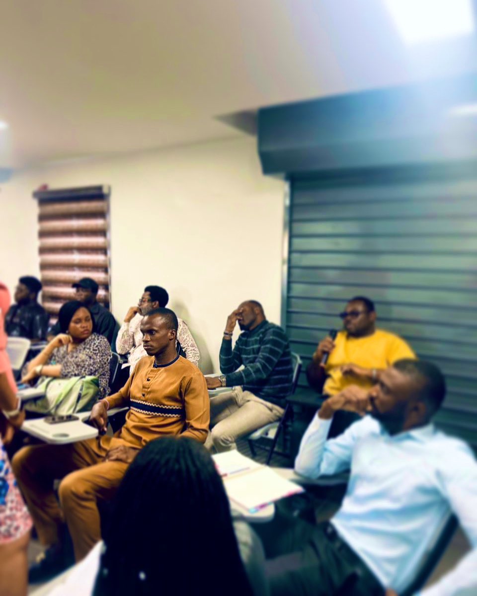 So last week I attended a business forum organized by @PyaleWorkhub 

I enjoyed my time there, as I got the opportunity to network and learn.

I learnt more about investing, budgeting and risk taking.

#Landselar
🔑 Together, we can posses the Earth. 🔑