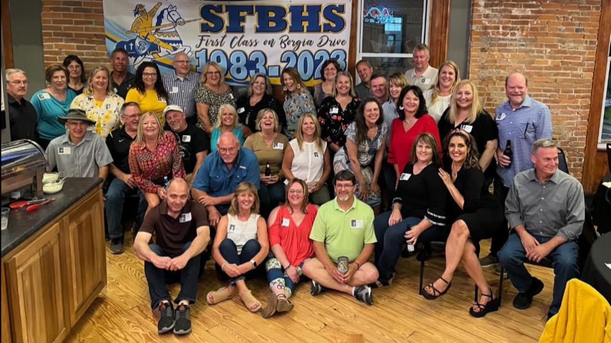 BorgiaHS's tweet photo. Did you see the #Classof1983 in the Homecoming parade last Friday? They had a lot of fun on their personalized float, then celebrated their 40th reunion @ the 1869 Draft Room in downtown Washington later that evening. Congratulations, & cheers to 40 years! 💙💛
#ForeverAKnight https://t.co/oWiLrdoOw9