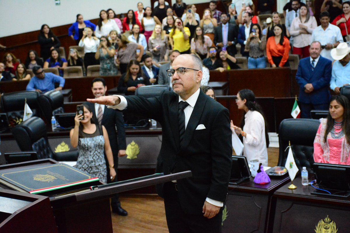 Toma protesta como Secretario General del H. Congreso del Estado de Durango, el Lic. David Gerardo Enríquez Díaz.