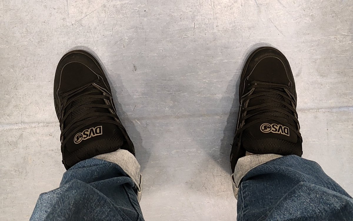 Alex72348451's tweet photo. #dvsshoes #dvscomanche #puffysneakers #sneakerfetish #skateshoes https://t.co/JHNiAlIKs2