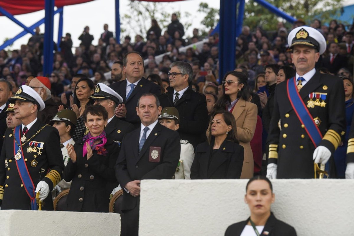 camila_vallejo's tweet photo. Estas #FiestasPatrias disfrutamos de las tradiciones, entre ellas, la gran #Parada2023. Como Gobierno de Chile seguiremos trabajando por mantener nuestras tradiciones y avanzar todos los días por el bienestar de chilenas y chilenos. https://t.co/hzCvbySjib
