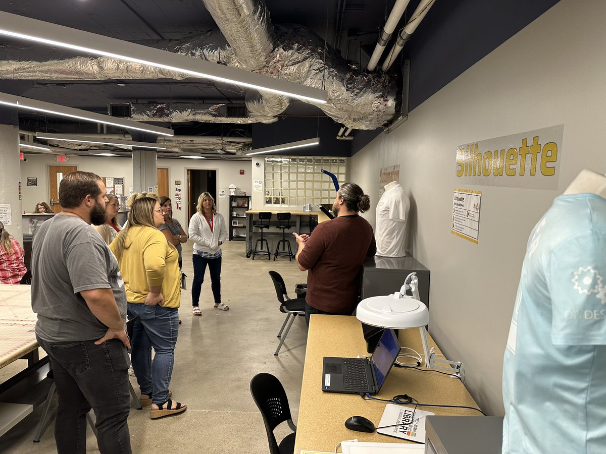 k_curriculum's tweet photo. 3rd grade enjoying a tour of Troy’s Maker Space @SchoolsTroy @chrispiper_ohio @Troy_BOE https://t.co/zO3vWHSUXU