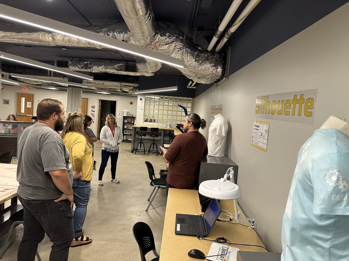 k_curriculum's tweet photo. 3rd grade enjoying a tour of Troy’s Maker Space @SchoolsTroy @chrispiper_ohio @Troy_BOE https://t.co/zO3vWHSUXU