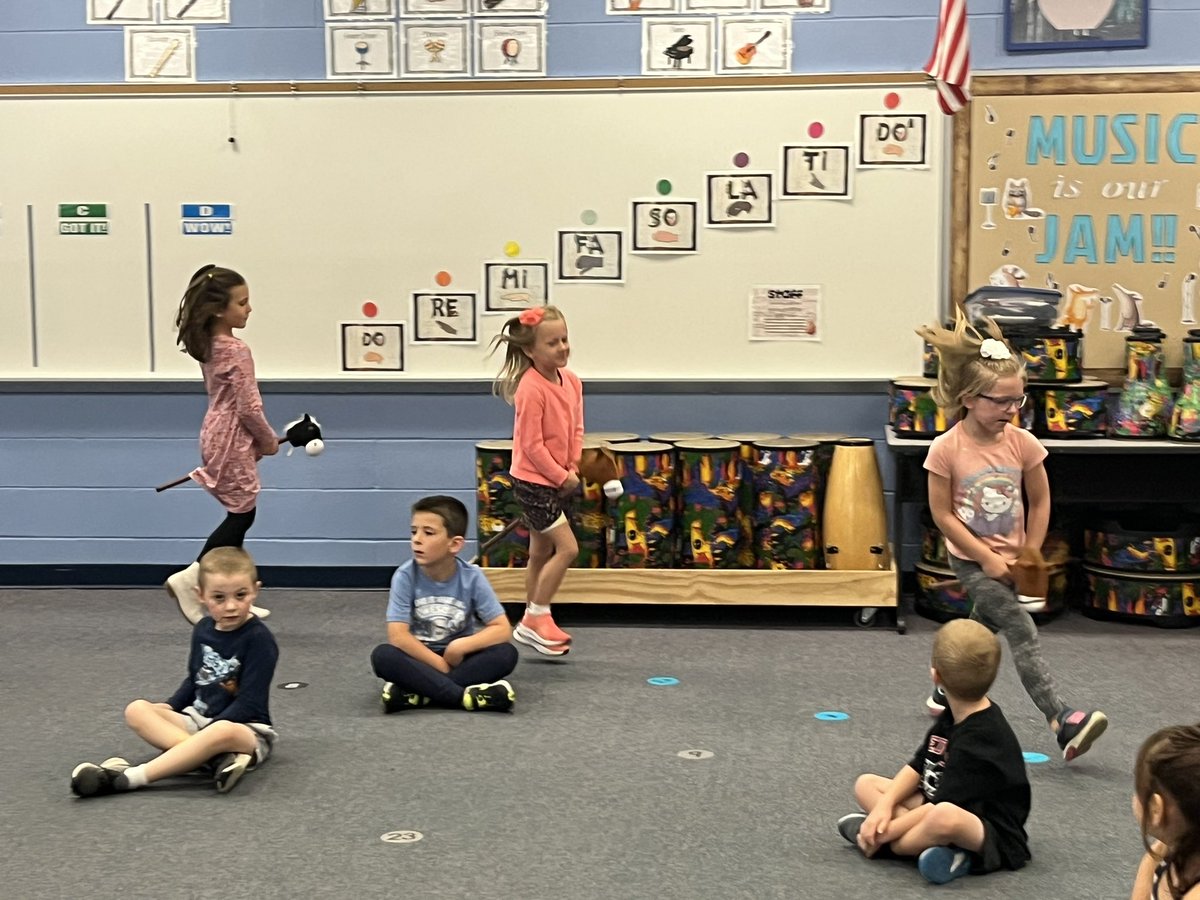 jennifer_gilles's tweet photo. Mrs. Delaney’s class used stick ponies to demonstrate the tempo changes in “The Pony Song.” https://t.co/JMAJZzMUFG