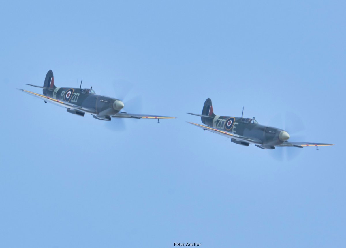 Another shot of the Classics MH434 and MH415 at @IWMDuxford