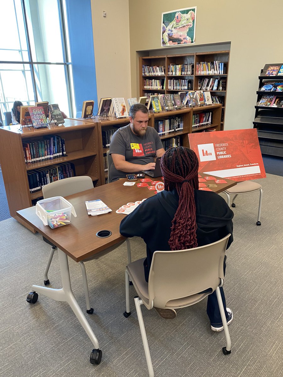 MrsGarlitz's tweet photo. Had a great day running craft club and bonus crafts during lunch! I had so much fun collaborating with @FredCoLibrary on crafting stations for our students! We also had 10 students sign up for library cards! #fcpsreads #bigfred https://t.co/Lb5cB1S82b