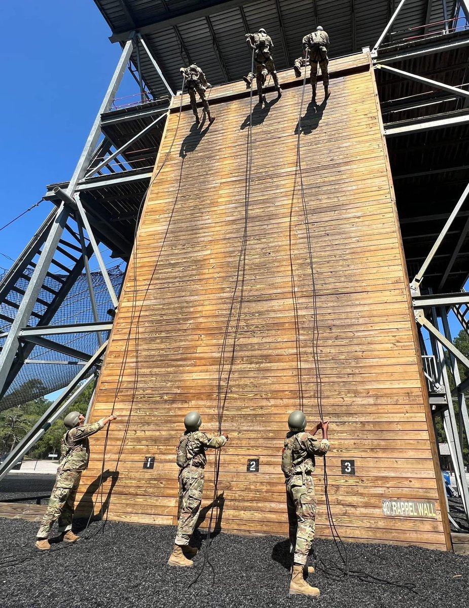 fortjackson's tweet image. #TrainingTuesday
We Make American Soldiers! Here is a quick look at @USArmy  #BasicCombatTraining from across the different battalions on Fort Jackson!
#MeetYourArmy #KnowYourMil #BeAllYouCanBe #VictoryStartsHere #Army2030