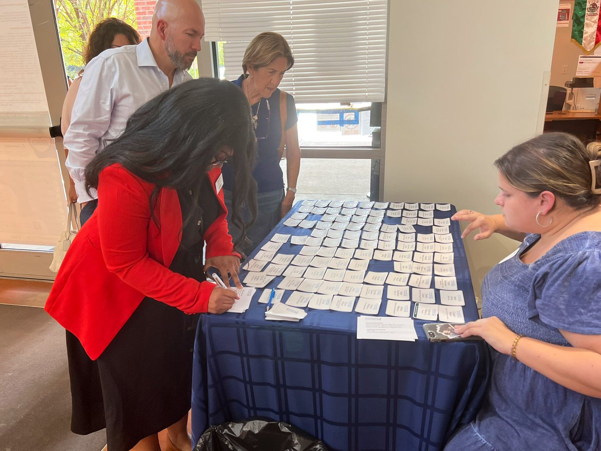raleighchamber's tweet photo. Welcome to #WeConnectTriangle celebrating Hispanic Heritage Month at the @ConsulMexRlm! https://t.co/MWDuexDof7