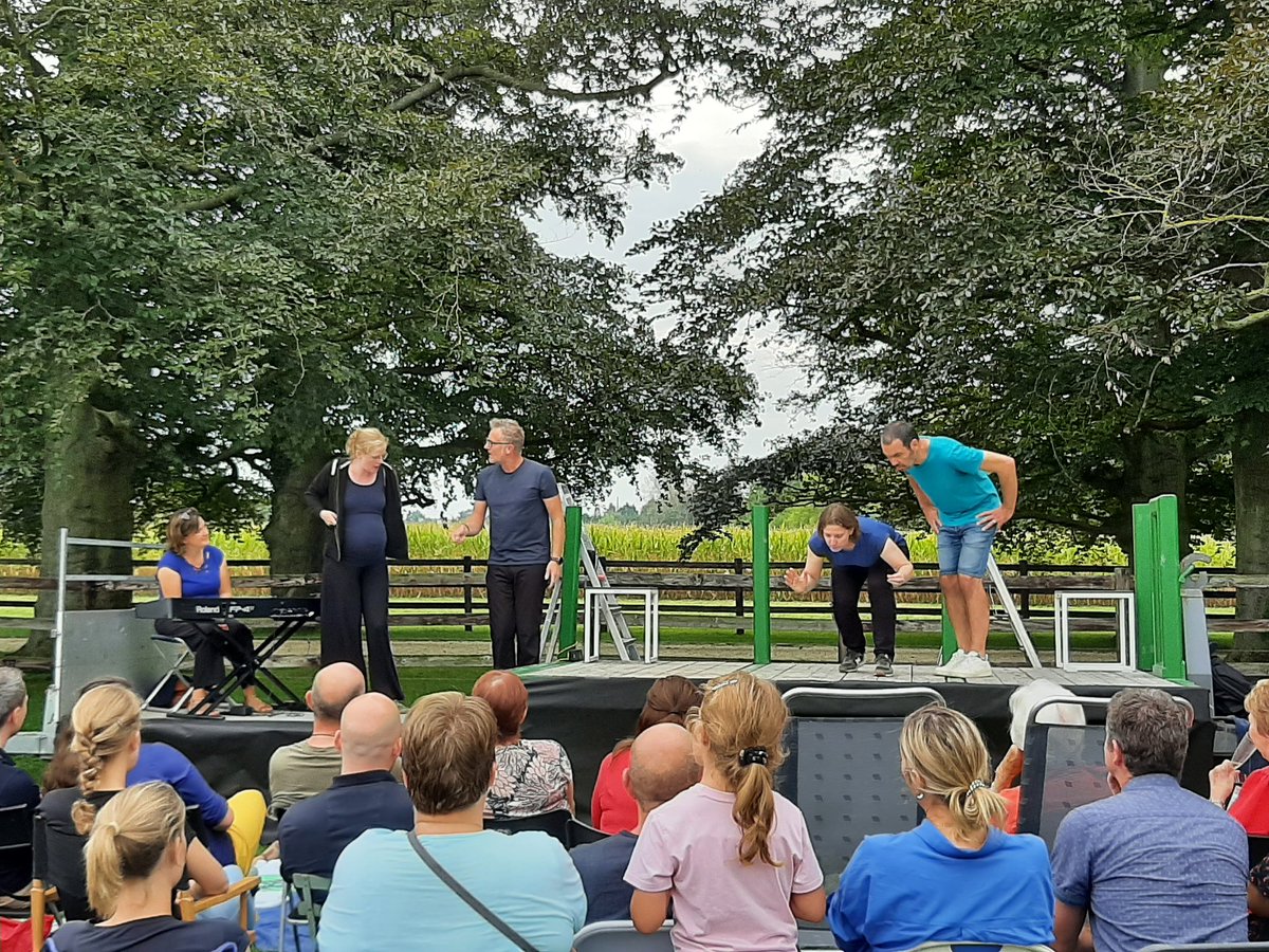 improfiel's tweet photo. Gezellig buurtfeest extra opgevrolijkt vorige zondag, merci Langeveld en kasteelheer! https://t.co/GBkaNH6PGX