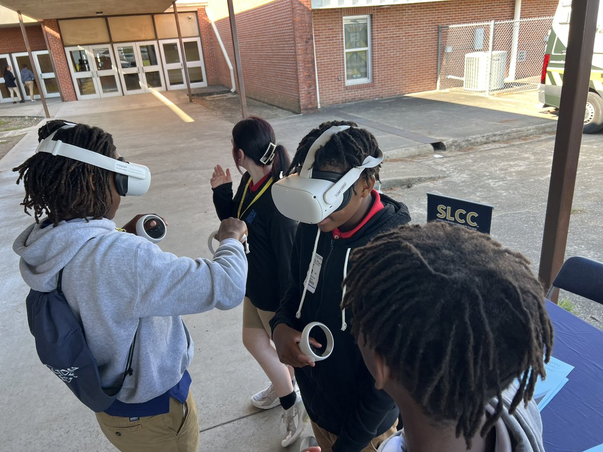 AndrePerezSLCC's tweet image. Students at NISH visited with Team SLCC @southlacc during Career Day, where they explored a variety of occupations using @TransfrInc Virtual Reality and @zSpace 3D technologies. Students also took Career Exploration interest inventories aboard SLCC’s Mobile College Services Lab.