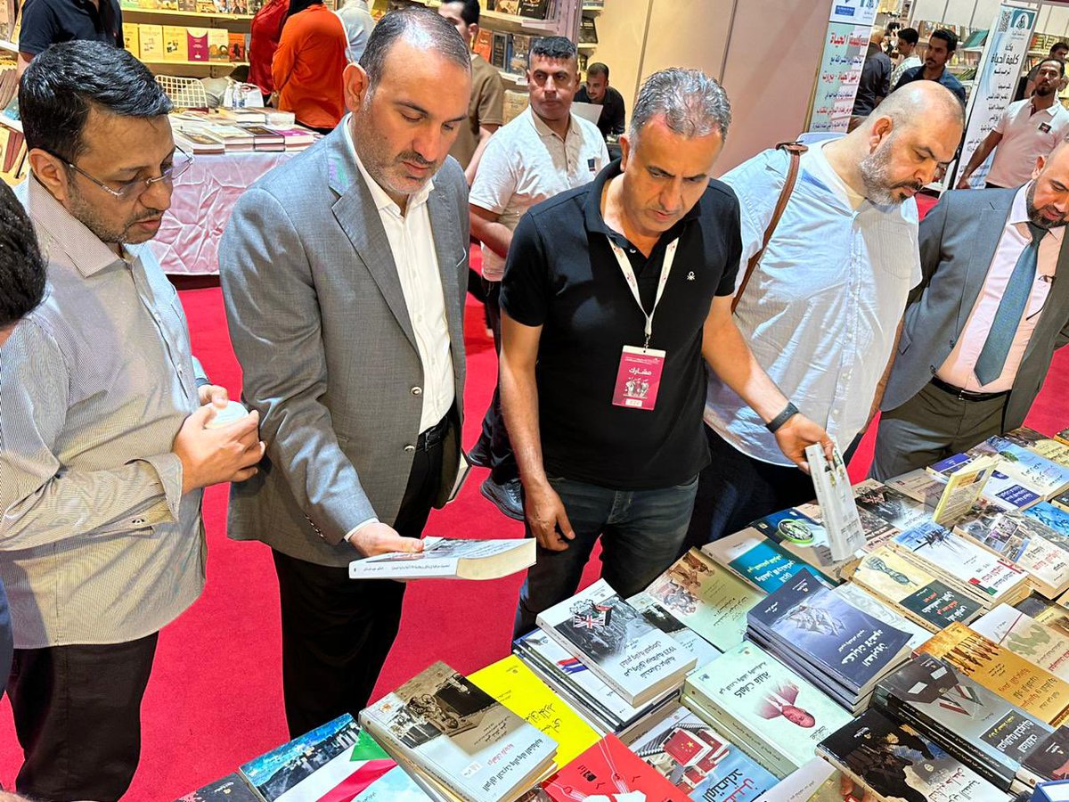 أبهجنا كثيرا التواجد في #معرض_بغداد_الدولي_للكتاب
حيث الحضور الباهر الذي يبعث على البهجة والأمل، فحب المعرفة ما زالت سِمَة العراقيين الخالدة..
ونحن في #دولة_القانون إذ نشكر المنظمين للمعرض،اخذنا على عاتقنا تبني مثل هذه النشاطات الرائدة،لمواكبة هذا التوجه الثقافي لدى الشباب