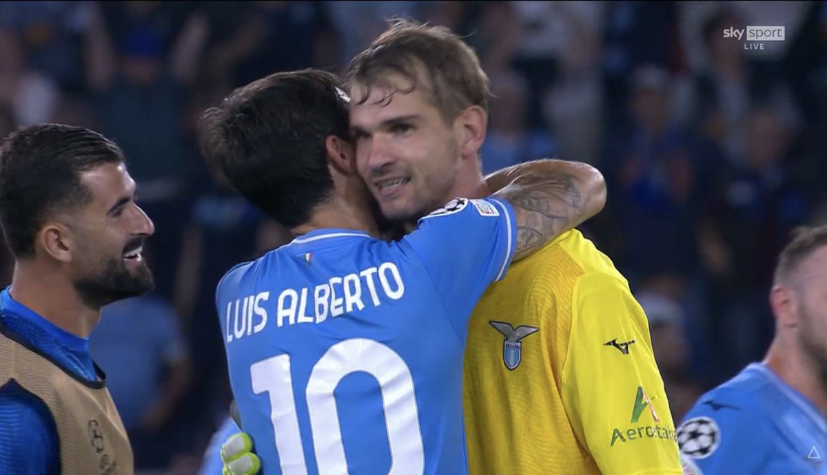 FabrizioRomano's tweet photo. Lazio goalkeeper Ivan Provedel scores in 95th minute to make it 1-1 vs Atlético Madrid 🤯🔵 #UCL https://t.co/SIhBRDv8vh