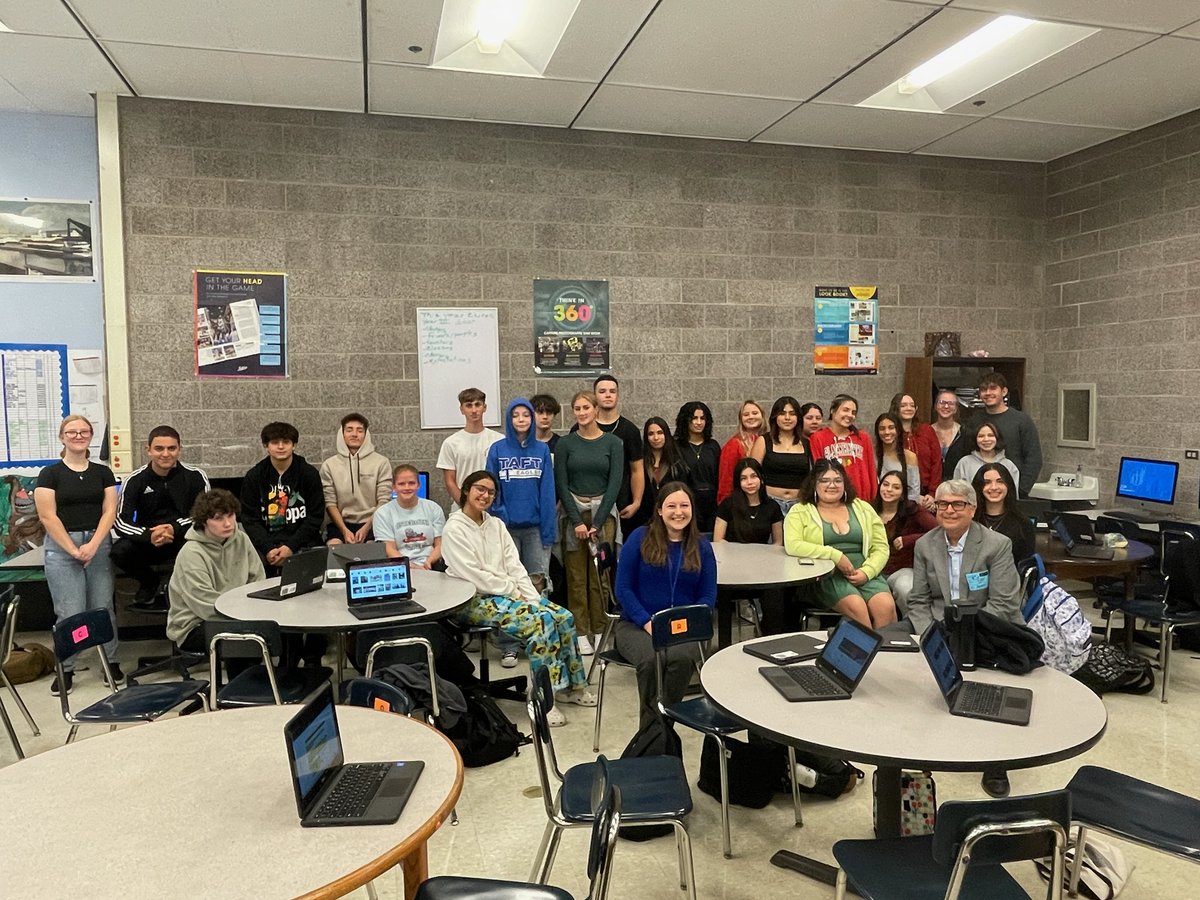 ILPFoundation's tweet photo. @EditorJeffSir wrapped up his school visits today by taking a journalism grant check from @ILFarmBureau and the Foundation to Abby Glickman and her students at @Taft_HS. Many students in the group. Great to see! https://t.co/zUL50R20A2