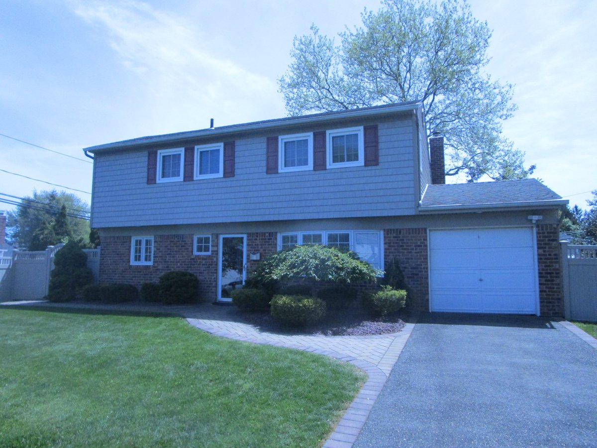 pietowntv's tweet photo. 🌼TONIGHT🌼 on #HouseHunters
A couple is ready to take their relationship to the next level and search for a home on Long Island, New York. He's looking to buy an old fixer, but she wants to spend their max on something turnkey that's near her mom.

10PM ET/PT on @hgtv https://t.co/SpPjIv3asA