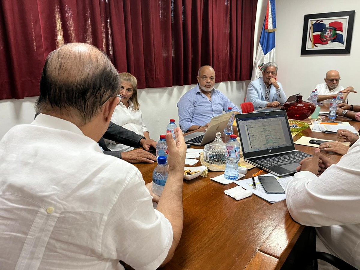 PartidoPRSC's tweet photo. Reunión de trabajo de la Comisión de Elecciones Internas del #PRSC con la presencia del Presidente de nuestra organización @QuiqueAntun, los Secretarios de Organización, Electoral, de Actas @Fmartinez26 @EddyAntonio_ @RamonFelizMader el Delegado Político ante la JCE @TacitoPerdomo_ y los miembros Ivelisse Pavón, @ingrid_yeara y #EliansonCastro