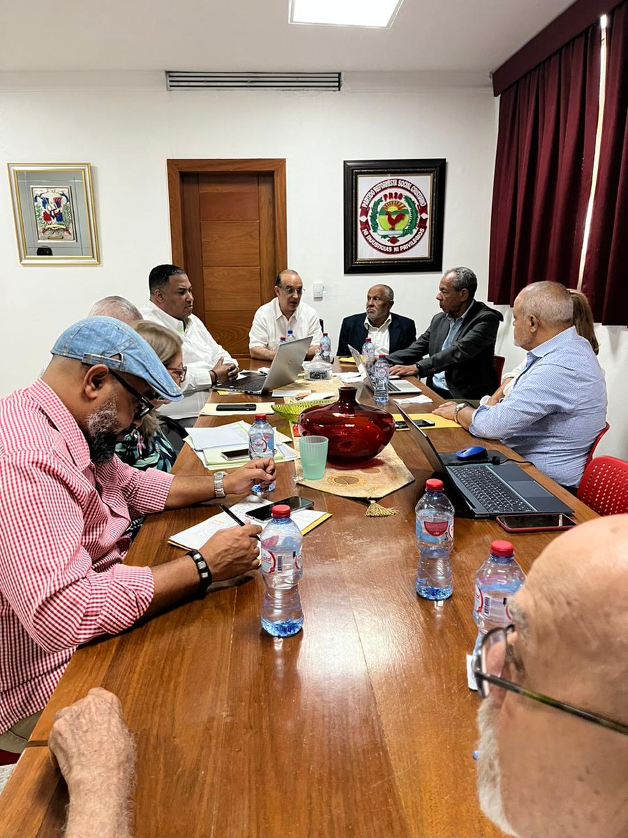 PartidoPRSC's tweet photo. Reunión de trabajo de la Comisión de Elecciones Internas del #PRSC con la presencia del Presidente de nuestra organización @QuiqueAntun, los Secretarios de Organización, Electoral, de Actas @Fmartinez26 @EddyAntonio_ @RamonFelizMader el Delegado Político ante la JCE @TacitoPerdomo_ y los miembros Ivelisse Pavón, @ingrid_yeara y #EliansonCastro
