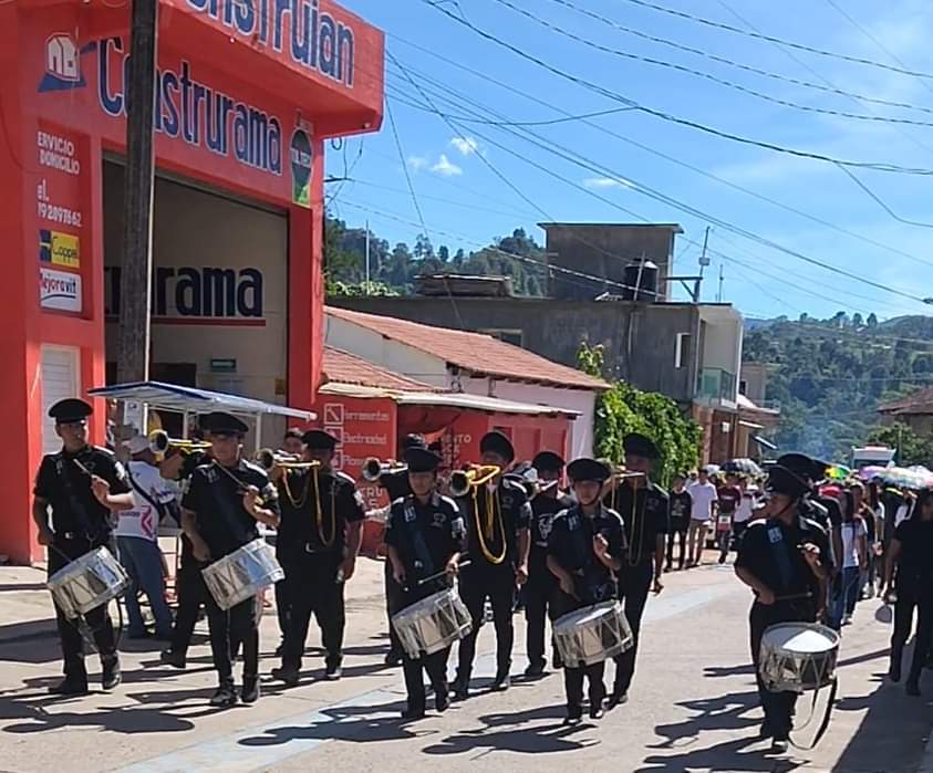 MovAntorchaChis's tweet photo. PLANTEL PANTEPEC PRESENTE EN LAS FIESTAS PATRIAS

Estudiantes del plantel Pantepec estuvieron presentes en el desfile conmemorativo del CCXIII aniversario de la gesta heróica encabezada por Miguel Hidalgo y Costilla para luchar por nuestra independencia
@JuanRey24283498 https://t.co/59EAGMqr8k