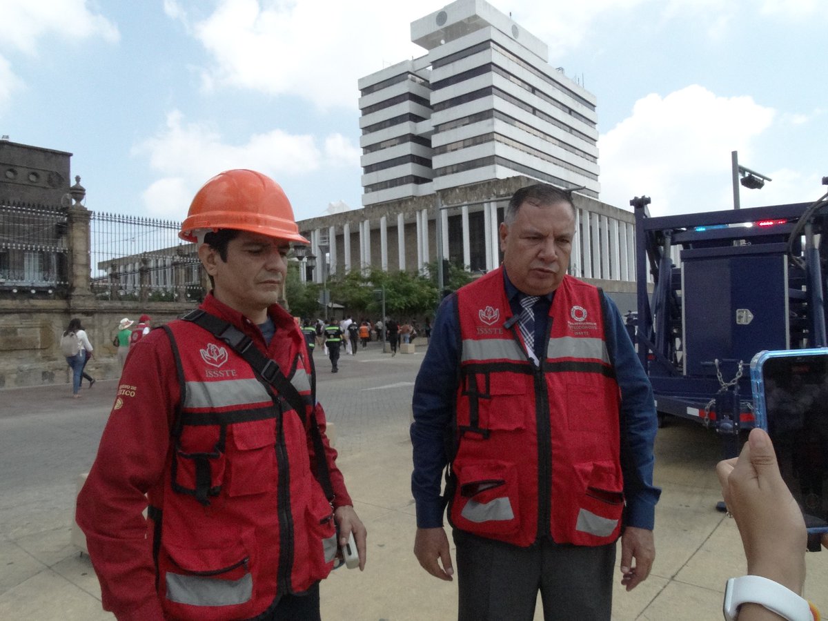 IsssteJalisco's tweet photo. Con la participación de 689 personas de dependencias del Palacio Federal y la Representación #IsssteJalisco se realiza con éxito el #SegundoSimulacroNacional2023 con un tiempo estimado de 7 minutos de evacuación, de un total de 30 minutos. #NuevoIssste #TransformandoAlIssste https://t.co/quXFMt41wc