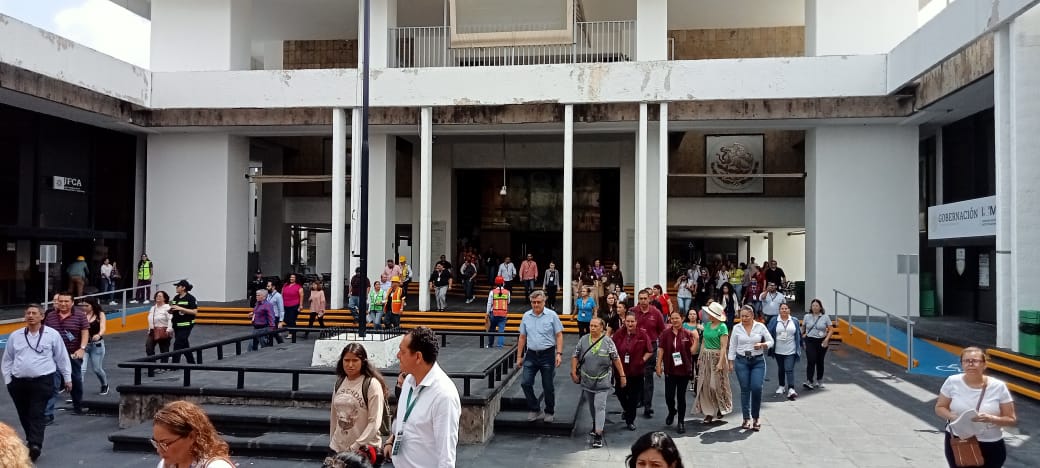 IsssteJalisco's tweet photo. Con la participación de 689 personas de dependencias del Palacio Federal y la Representación #IsssteJalisco se realiza con éxito el #SegundoSimulacroNacional2023 con un tiempo estimado de 7 minutos de evacuación, de un total de 30 minutos. #NuevoIssste #TransformandoAlIssste https://t.co/quXFMt41wc