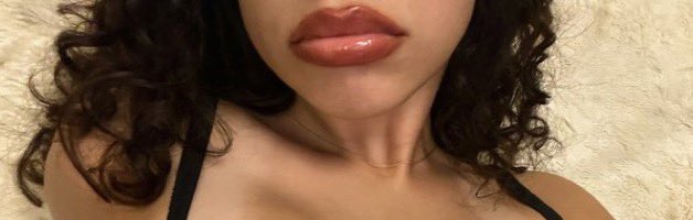 Hloo 🤍
.
.
.
وحشتوني مره كثير غايبه عنكم هنا وبالكيك 😊
دعواتكم بس تخلص ليلتنا وأفضى لكم هوتاتي🤍🤍