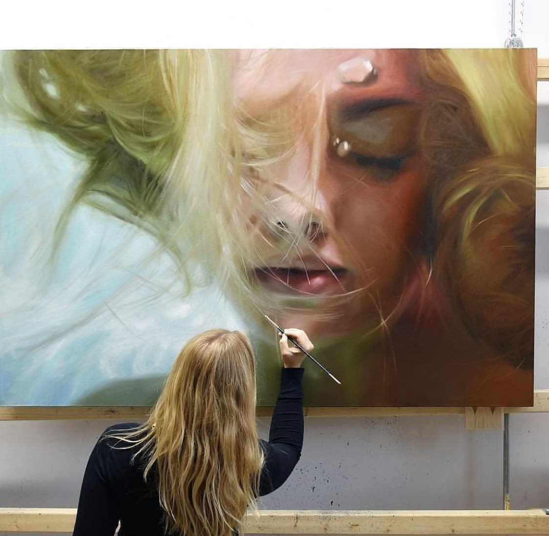 AcademiaAesthe1's tweet photo. hyperrealistic art by Reisha Perlmutter https://t.co/b6Aty7XLQl