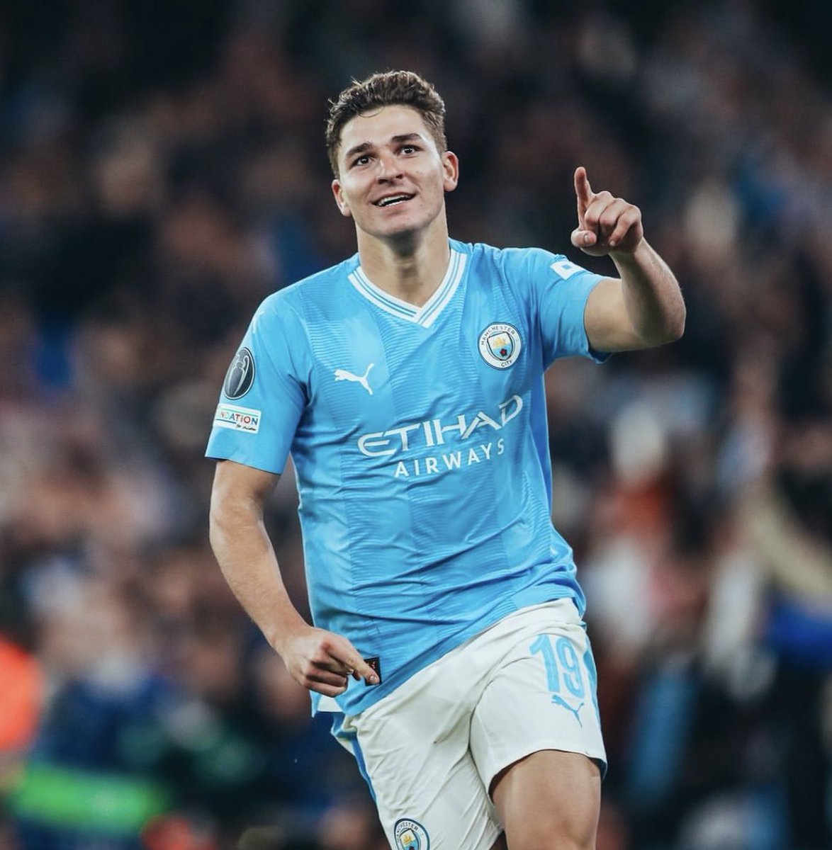 esportepop's tweet photo. ⚽️🌍 CHAMPIONS LEAGUE • ENCERRADO 

Man City 3x1 Estrela Vermelha

⚽️ EST: Bukari
⚽ MCI: J. Álvarez (2x) e Rodri

Estrela Vermelha surpreende e sai na frente, mas pouco tempo depois, com Julián Álvarez inspirado, City vira e sai com a vitória.

📸 Reprodução https://t.co/cXlnNU6nOi