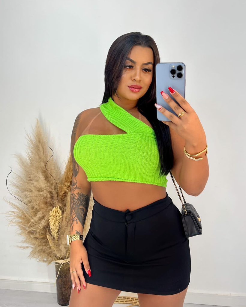 Cropped tricô 2 formas 65,00 
Short saia neopreme 70,00 
M e G