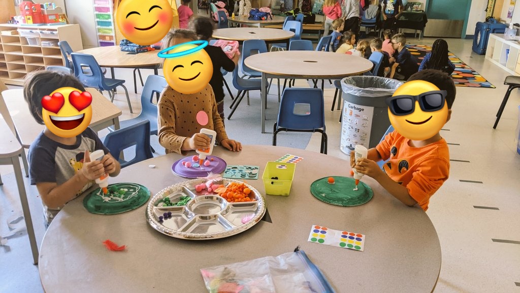 We celebrated International Dot day! Students had fun "making their mark", choosing their favourite colours and decorating their painted plates. Looking forward to seeing our 3 FDK classes bring all our dots together in a collaborative bulletin board!