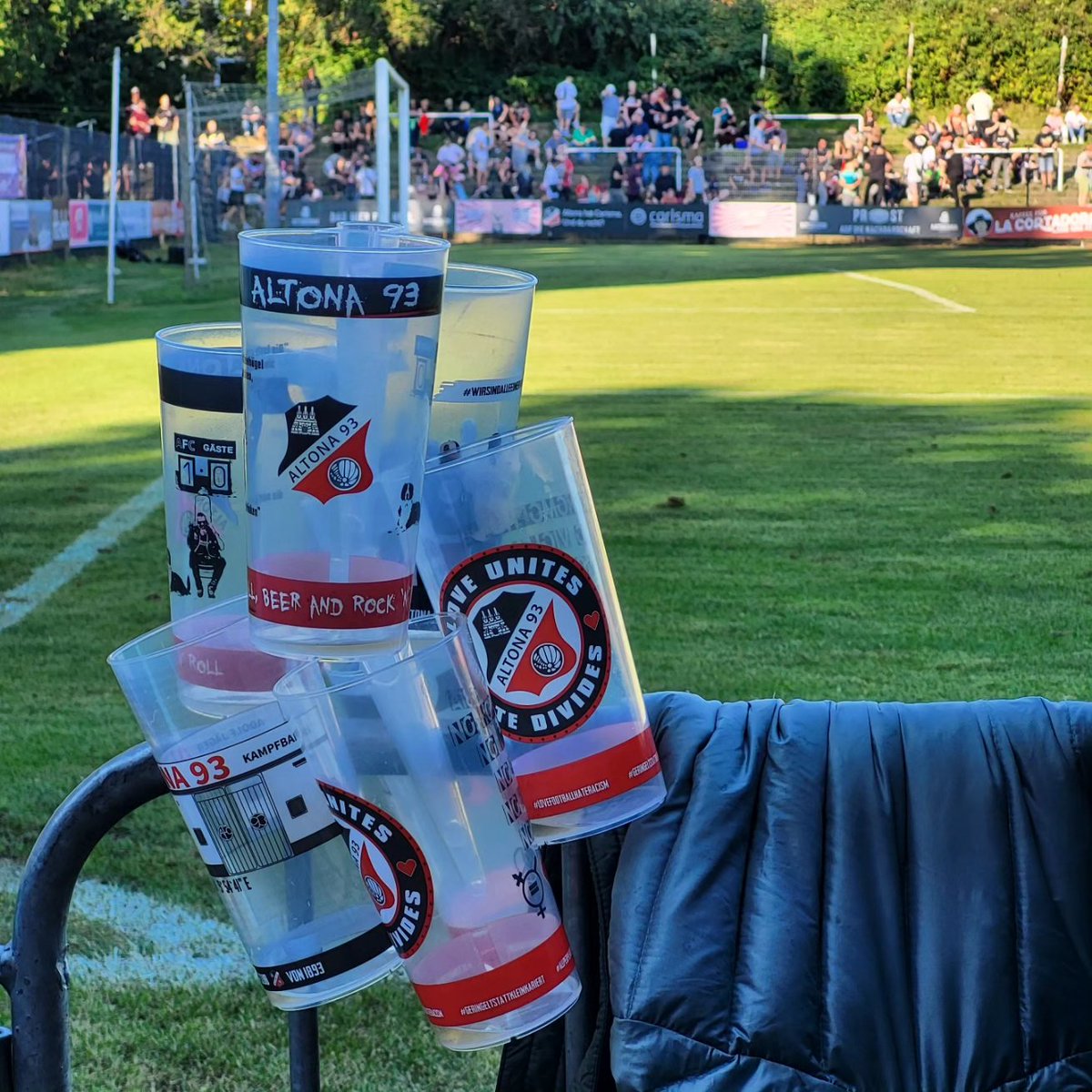 putajumperon's tweet photo. An afternoon in Altona 

1/3

#altona93 #afc #afc93 #dulwichhamlet #dhfc #altona #hamburg #oberliga #oberligahamburg #groundhopping #football #fußball #sport #life https://t.co/cVq1pCxYtm