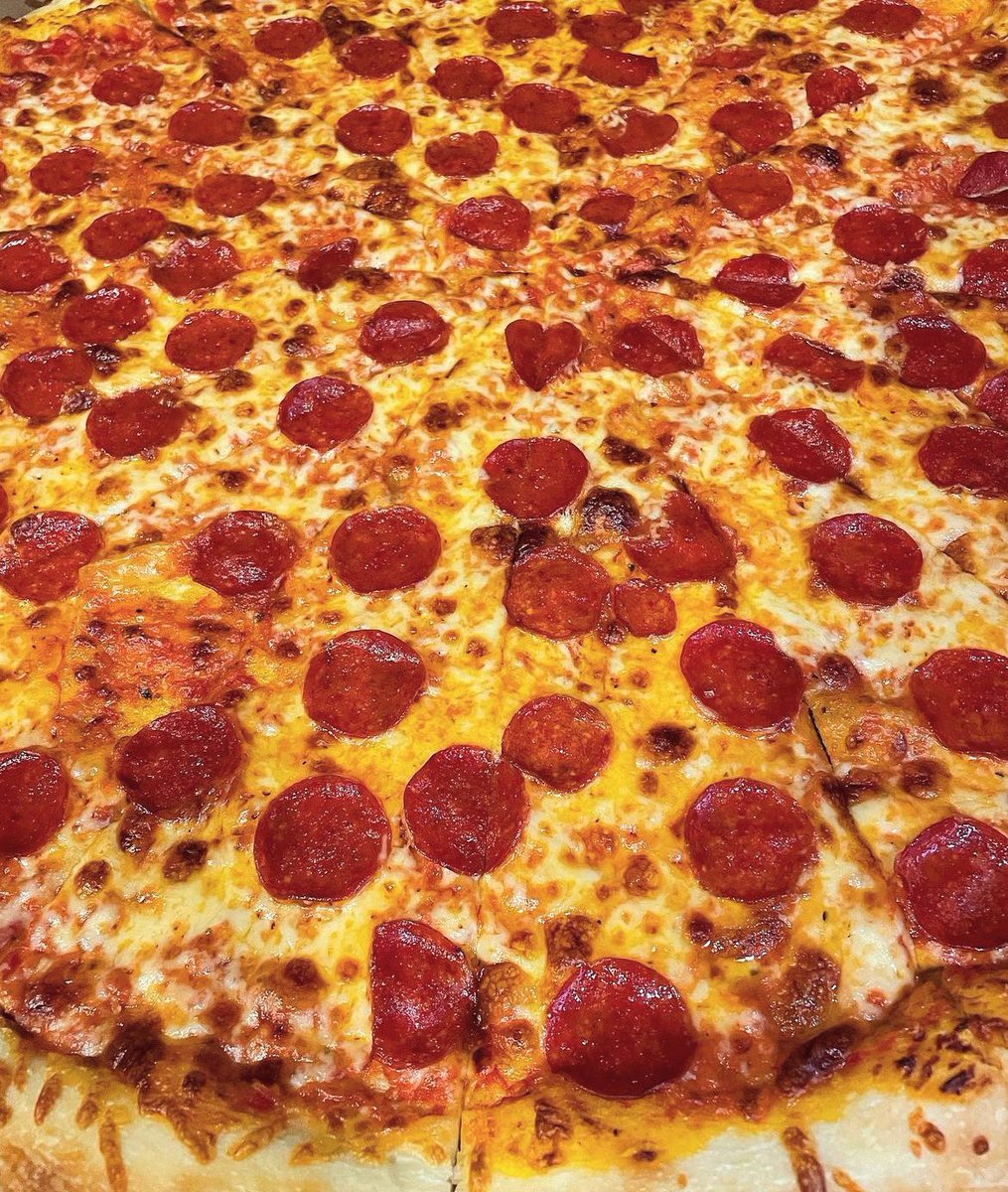 Quite the view 👀 #bennyfierros #bennyspizza #pittsburgh