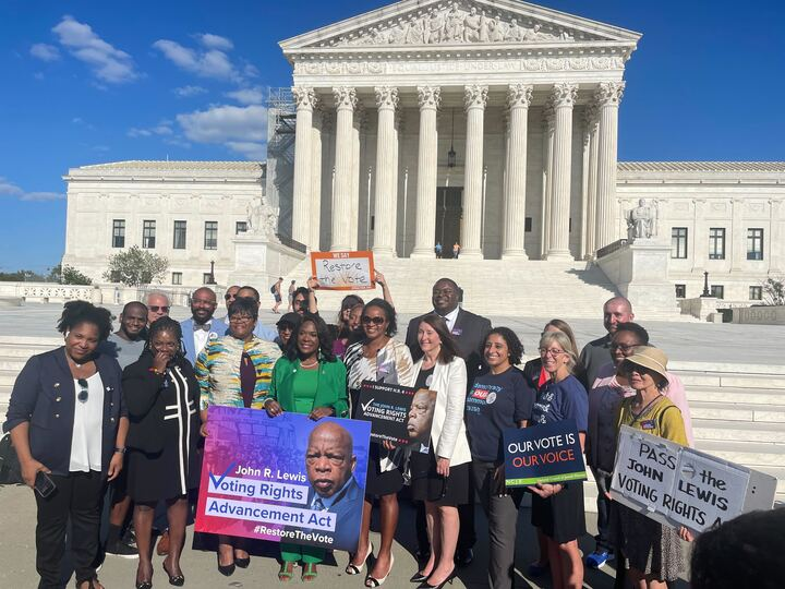 CommonCause's tweet photo. "We know how important our voices, our vision, and our votes are. Let’s bring that power to the streets, to the courts, and to the halls of Congress," said @TheSylviaAlbert in support of the John R. Lewis Voting Rights Advancement Act today. https://t.co/gws8Fnh4MM