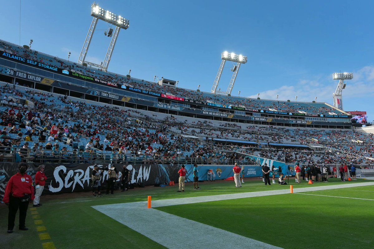 NFL_DovKleiman's tweet image. Report: A new poll reveals that only 6% of Jacksonville residents want to help pay $1 billion for the #Jaguars stadium renovations, according to @JBJTimothy

47% of them don't want to do it even if it means losing the Jags to a different city.

51% said the city should sell the…