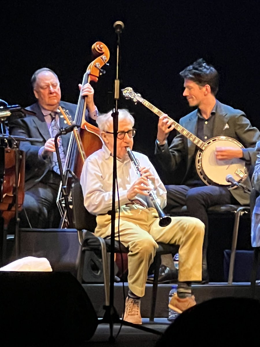 DamianSamuels's tweet photo. Such an utter joy to see my comedy hero once again #woodyallen https://t.co/stLQ9qT4ZF