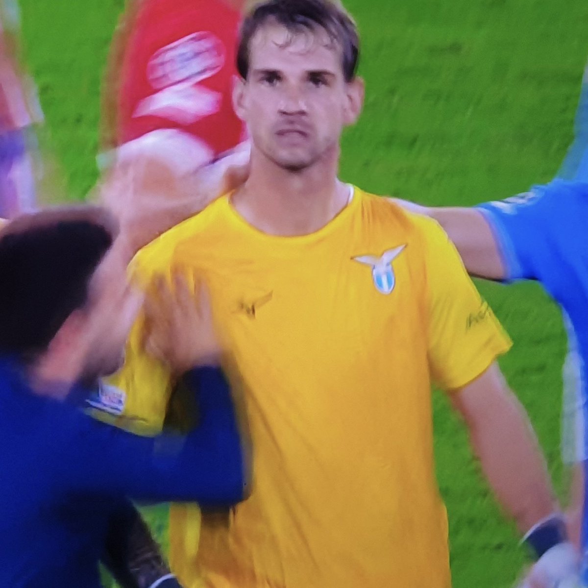 DucadiMolinelli's tweet photo. Nel giro di due giorni, entrambe le romane hanno segnato con il proprio portiere. Incredibile https://t.co/rZctpJZjAC