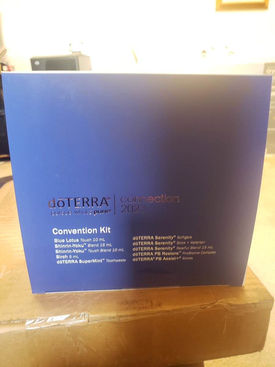 DBluelazor's tweet photo. Convention Kit finally came in! Very excited to play with the new products! Excited to see the PB Restore is in a smaller capsule than PB Assist so I might actually be able to take it!
Already smelled everything and that Serenity stick.... I'm ready for a nap! 
#doterra #becoming https://t.co/ZweTAEo19s