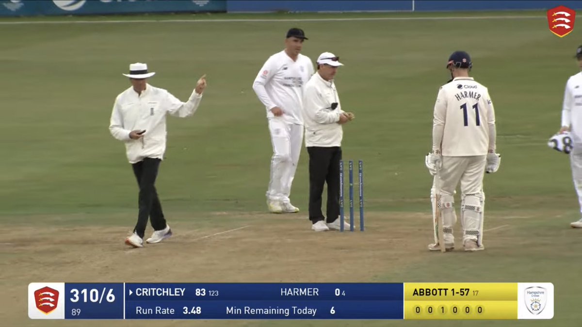 Stumps [Day 1] | @EssexCricket 310-6 [89] #ESSvHAM