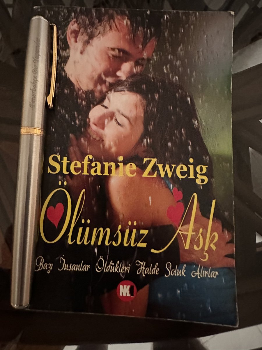 ACamekan's tweet photo. “Hitler’ler gelirler ve giderler, ama Alman halkı her zaman kalır.”
Bazı insanlar öldükleri hala soluk alırlar..
#OkudumBitti #KitapseverlerTakipleşiyor #Oku #ilkemir #Sevgin https://t.co/FWBBBgcIWe
