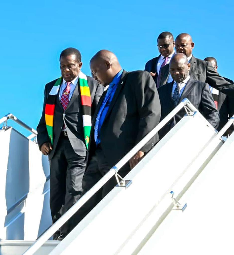 cdechitepo002's tweet photo. #UNGA78
#Pfeee in New York.
Zimbabwe is a friend to all and an enemy to none!!. Famba @edmnangagwa Famba βπΏπΌ
@USEmbZim. @UKinZimbabwe
@ZANUPF_Official. @Varakashi4ED https://t.co/G7XrsrRKIt