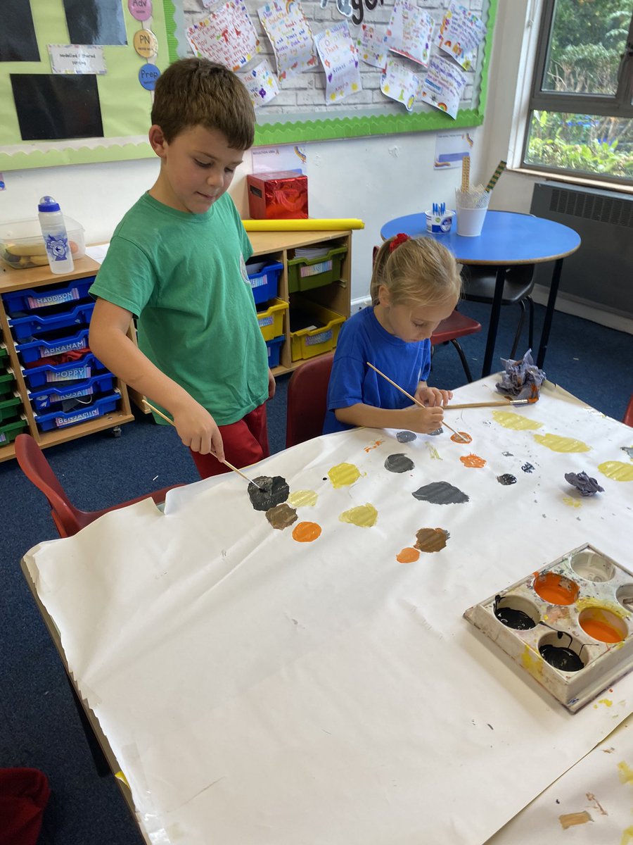 Had a fantastic afternoon exploring colour and shading by painting our tables 🖌️🎨 Our little artists carefully mixing colours to see how many tones they could make. <a href="/llandaffcity/">Llandaff City (inactive account)</a>