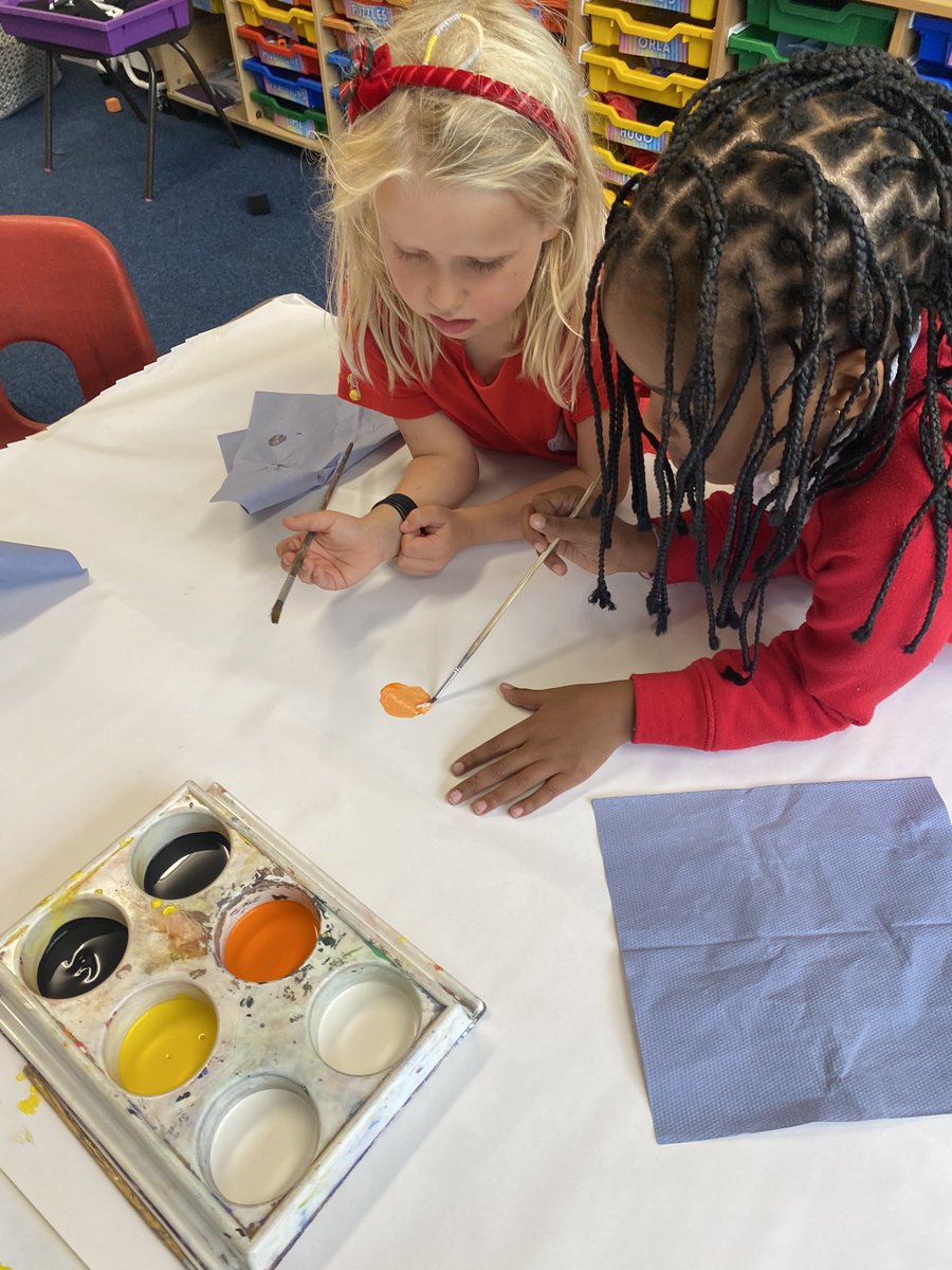 HarfieldMrs's tweet photo. Had a fantastic afternoon exploring colour and shading by painting our tables 🖌️🎨 Our little artists carefully mixing colours to see how many tones they could make. @llandaffcity https://t.co/BTOBIA56iw