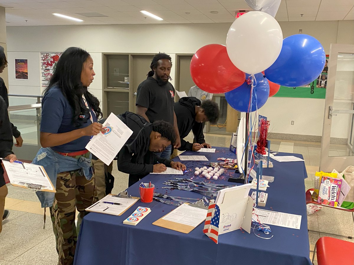 #DCBOE was in the community for #NationalVoterRegistrationDay registering voters at @CR_School, @hdwoodsonshs, and @HowardU. We signed up a lot of new voters who are now #VoteReady for 2024!